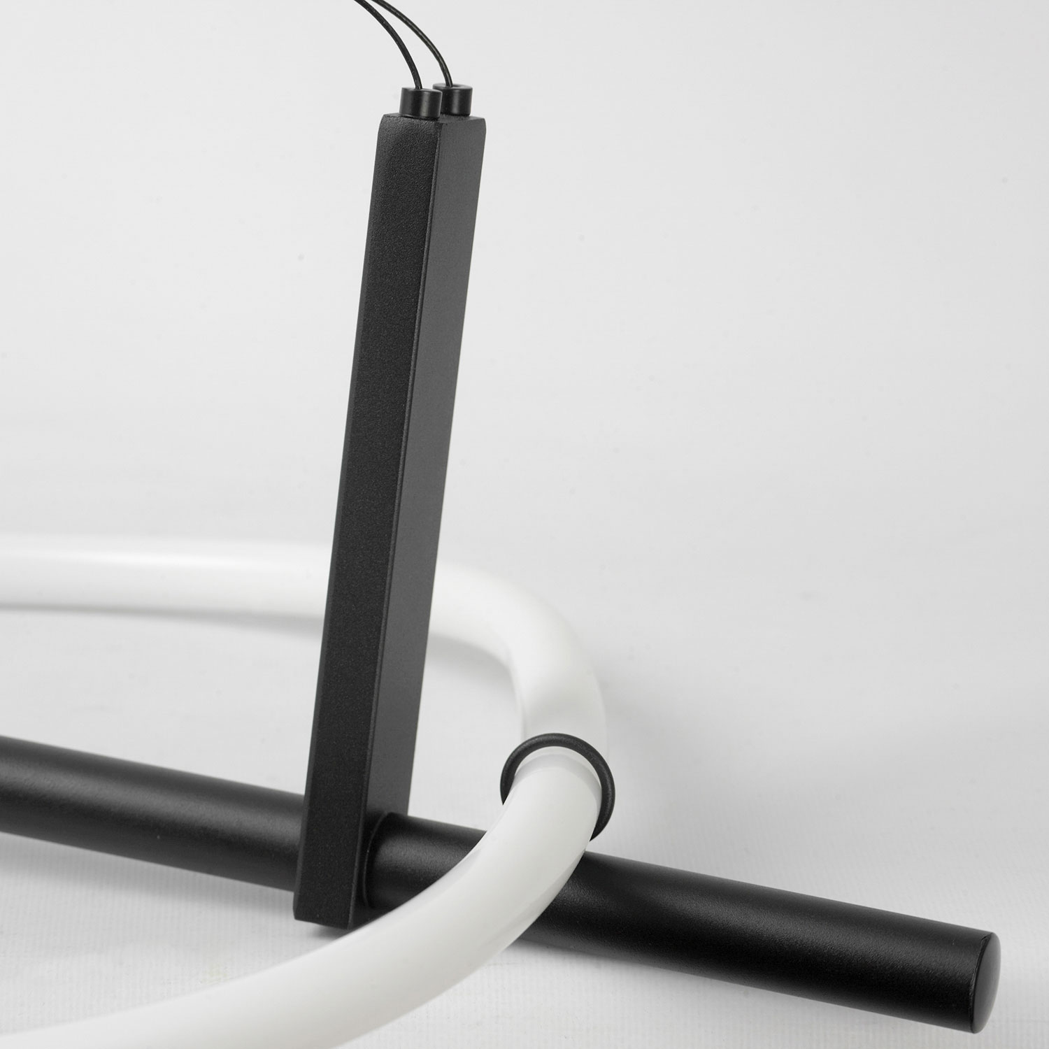 Люстра подвесная светодиодная Lussole RIVER LSP-7303 Люстра подвесная светодиодная Lussole RIVER LSP-7303