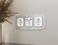 Лицевая панель для электрической розетки с заземлением со шторками QUANT Ambrella Volt OMEGA OP1070