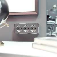 Розетка тройная с заземлением и шторками серебряная Werkel Gallant W5073106 4690389167195 a052777