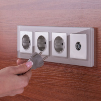 Рамка на 4 поста дымчатая, стекло Werkel Favorit W0041117 4690389160042 a050897