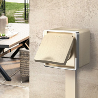 Розетка влагозащенная с заземлением с защитной крышкой и шторками шампань рифленая Werkel Gallant W5071210 4690389164613 a051048